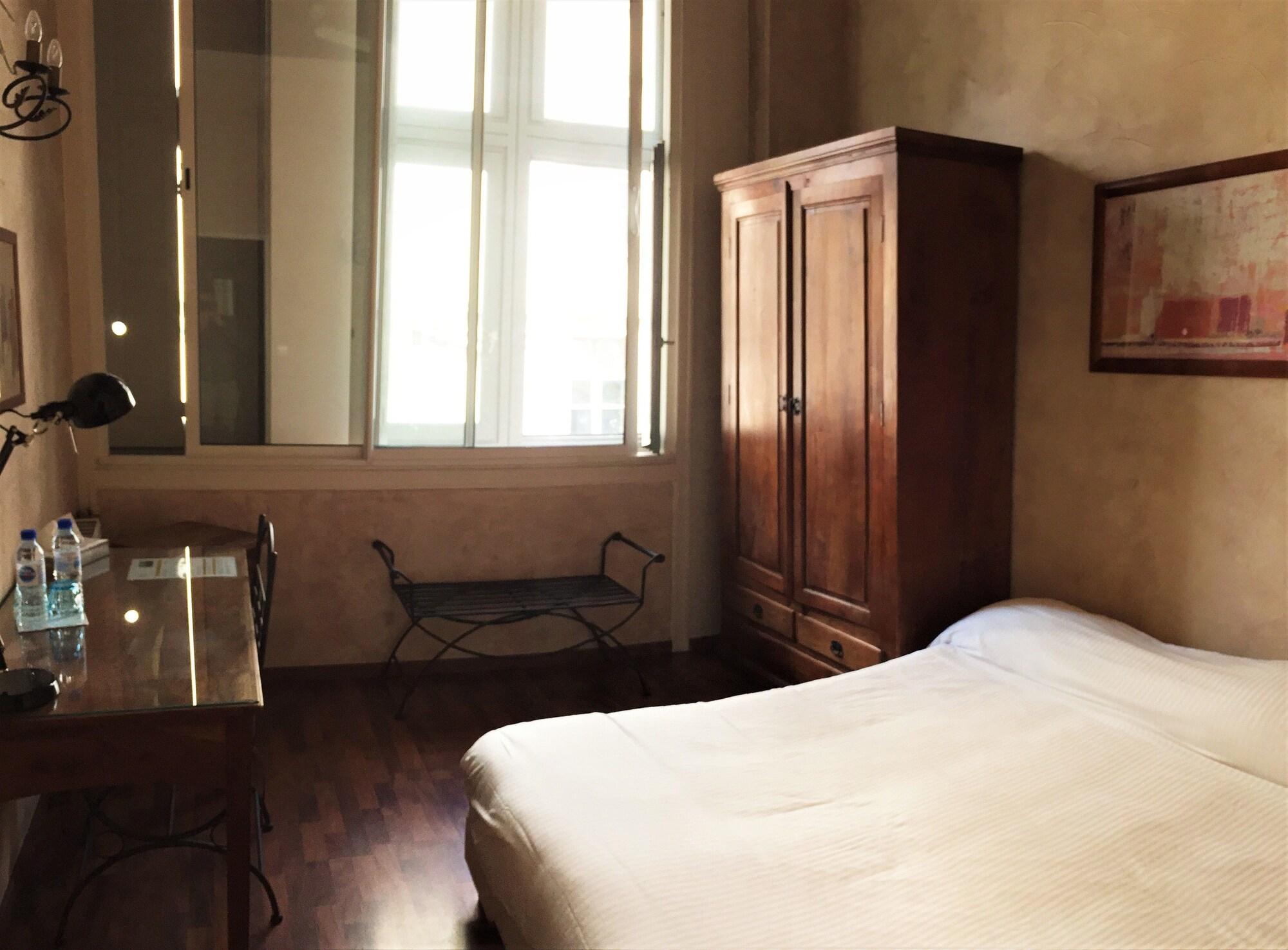 Academie Hotel Lione Esterno foto