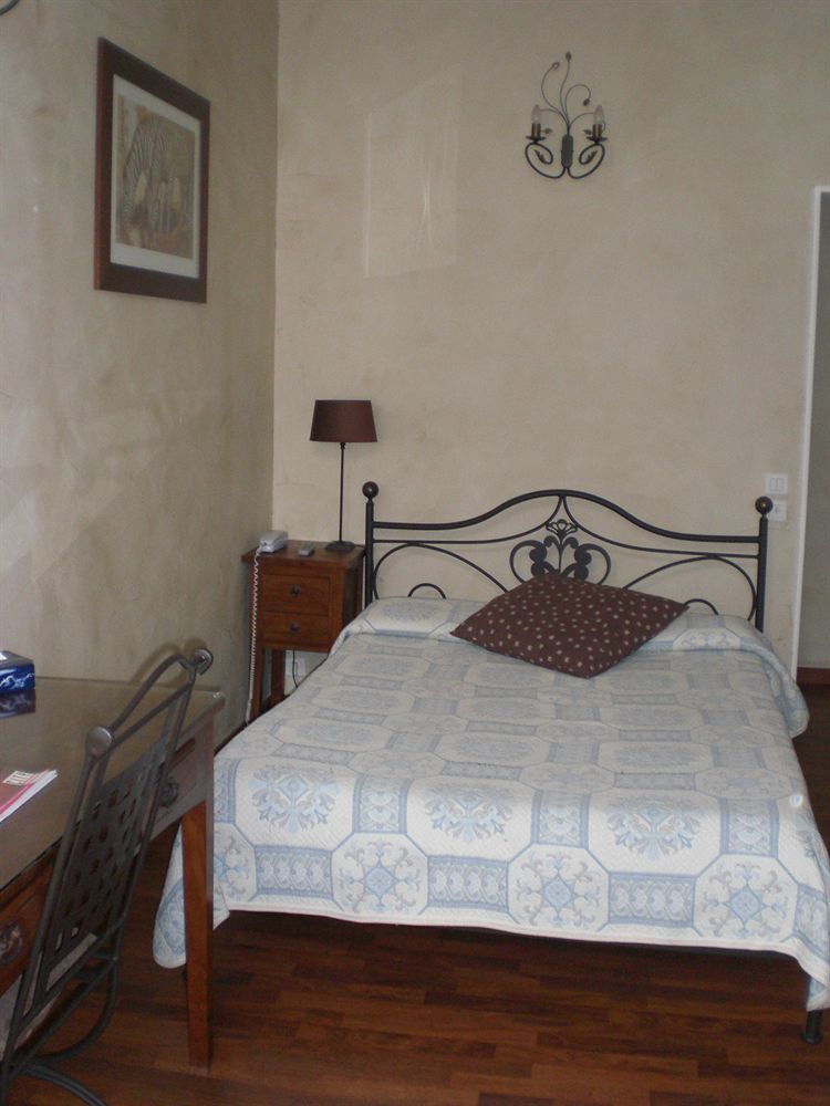 Academie Hotel Lione Esterno foto